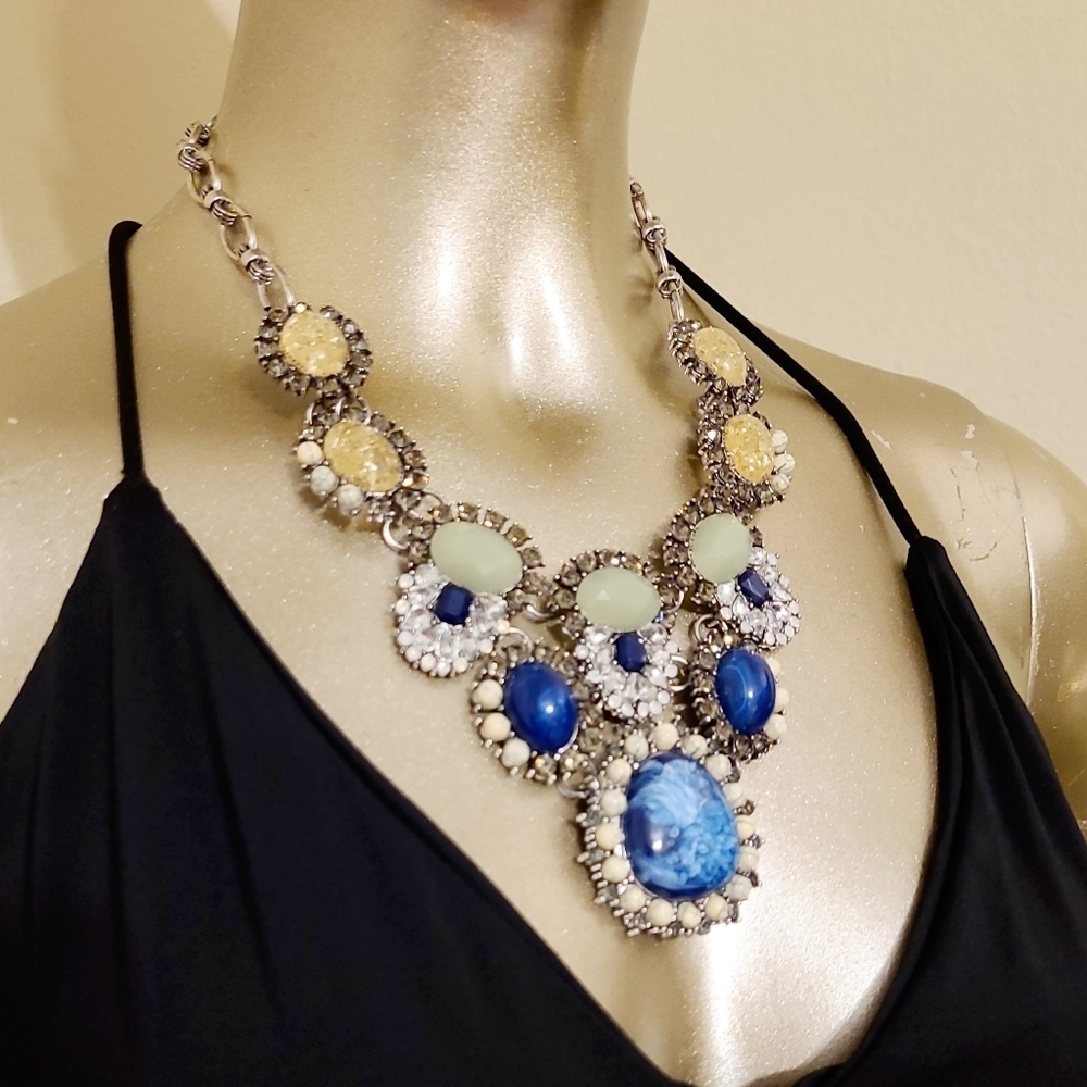 SOLD CHLOE & ISABEL TANGIER SOLADITE CHAMPAGNE CRYSTAL SILVER STATEMENT NECKL… - Picture 5 of 16